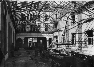 Erster Weltkrieg - Luftangriffe auf Karlsruhe. "Zerstörtes Dachgeschoss in der Lenzstraße, Angriff vom 27.07.1918"