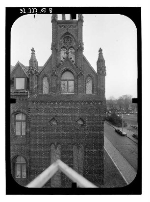 Rathenow, Platz der Freiheit 1. Kreishaus (1893-1895; F. Schwechten). Giebelansicht (Teilansicht)