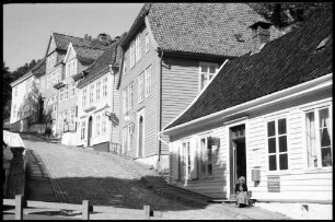 Bergen: Gamle Bergen, Straße mit alten Häusern