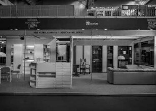 Ausstellungskojen des VEB Möbelkombinat Dresden-Hellerau mit Jugend- und Wohnzimmermöbeln
