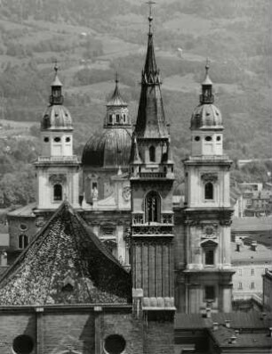 Blick auf die Franziskanerkirche und den Dom