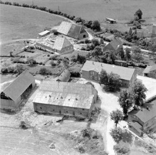 Hof (Havighorst 55): Luftbild: im Hintergrund Ortsausgang in Richtung Wakendorf
