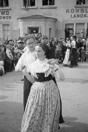 Maibaumwerfen in Radibor : Mejemjetanje w Radworju : Radibor / Radwor