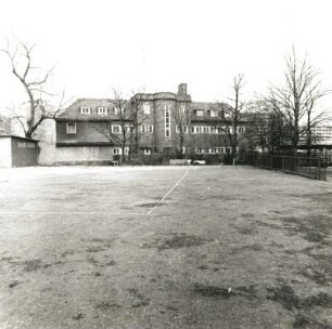 Cottbus, Franz-Mehring-Straße 39. Warmbad und Sauna (1929)
