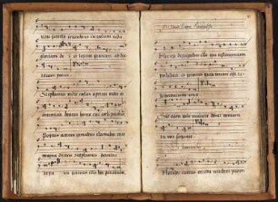 Sequnntur Responsoria et Antiphonae de sanctis quorum festa in ecclesiis nostiris celebrari consueuerunt. De sancto Andrea Apostolo : Sequnntur Responsoria et Antiphonae de sanctis quorum festa in ecclesiis nostiris celebrari consueuerunt. De sancto Andrea Apostolo. Aus: Per totius anni circulum iuxta seriem dominicalium et festorum dierum Responsoria et Antiphonae, in usum ecclesiae Misnensis conscriptae. 1546 (Mit kirchlichen Gesängen) Musikhandschrift, aufgeschlagen Blatt 80 verso und 81 recto. Dresden: SLUB Mscr.Dresd.M.157
