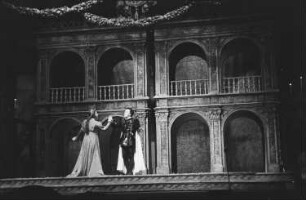 Szenenbilder aus der Oper "Romeo und Julia" von Heinrich Sutermeister an der Deutschen Staatsoper