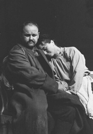 Szenenbilder aus "Der Mann mit dem Gewehr", Schauspiel von Nikolai Pogodin. Deutsches Theater Berlin, 12.10.1962