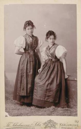 Helene und Else Engler in badischer Tracht