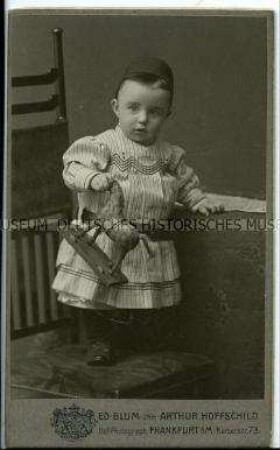 Kleines Kind mit Spielzeugpferd, Carte de Visite