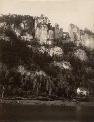 Blick über die Elbe vom linken Ufer auf das Basteimassiv : Sächsische Schweiz. Basteimassiv. Blick über die Elbe vom linken Ufer