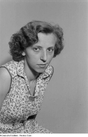 Porträt von Ursula Hesche, Sekretärin
