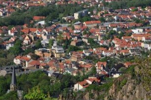 Thale aus der Vogelperspektive : Blick vom Hexentanzplatz auf das Stadtzentrum von Thale. Aufgenommen im Mai 2008