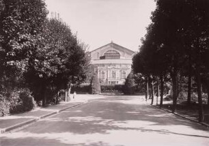 Bayreuth, Festspielhaus : Bayreuth. Festspielhaus. Ansicht von Süden durch die Bürgerreuther Straße