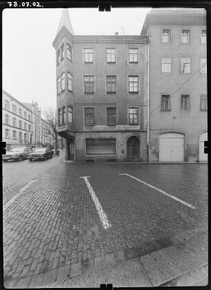 Meißen-Altstadt, Schulplatz. Wohnhaus mit Eckladen. Straßenfront