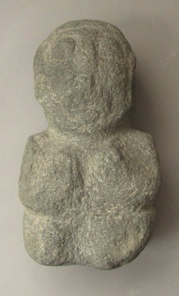 Figure en pierre (fragmentée)