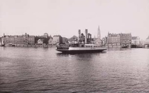 Kiel, Stadtansicht : Kiel. Handelshafen (Die Hörn) mit Dampfwagenfähre "Primus". Blick zum Stadtzentrum mit Kaistraße und Rathausturm