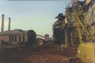 Labor Leuna, h Schornsteine Vorschaltanlage, Hochbunker, von O