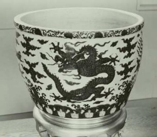 Vase oder Fisch- oder Blumenkübel