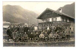 Kriegsgefangenenlager Aurach: o.Nr.: Kriegsgefangenenlager Aurach mit Gruppe Gefangener