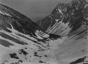 Berglandschaft : Blick über das verschneite Stallental.