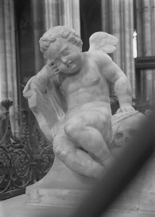 Königliches Mausoleum — Trauernder Engel mit Totenschädel