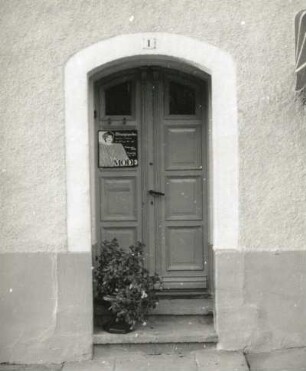 Dippoldiswalde, Brauhofstraße 1. Wohnhaus mit Ladeneinbau. Portal