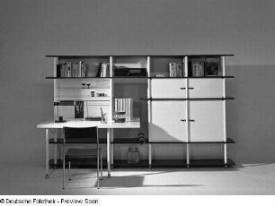 Anbauwand mit integriertem Schreibtisch