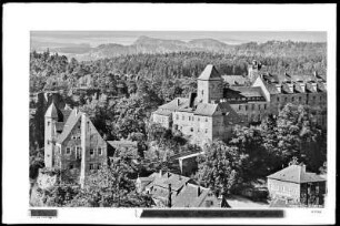 Blick auf Jugendburg und Stadt Hohnstein