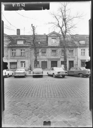 Potsdam, Otto-Nuschke-Straße (Lindenstraße) 11. Wohnhaus mit Läden (um 1736/1737). Straßenfront