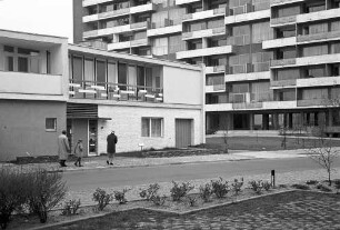 Berlin: Interbau; Zweigeschosseinfamilienhaus; Architekt Josef Lehmbrock; seitlich