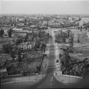 Blick von der Siegessäule über Ruine des Schlosses Bellevue