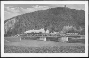 Colditz. Eisenbahnbrücke zwischen Colditz und Lostau, im Hintergrund der Burgberg