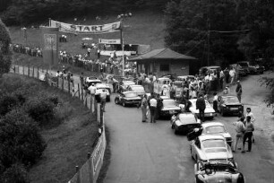 Bohrer: Schauinslandrennen; Rennwagen von der Fußgängerbrücke