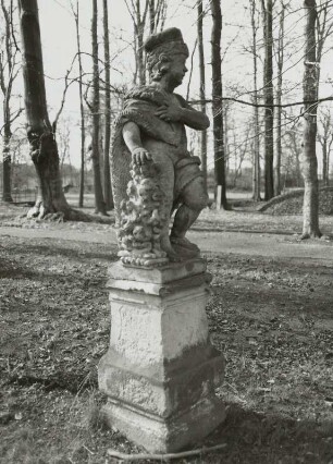 Putto, wohl Allegorie des Winters