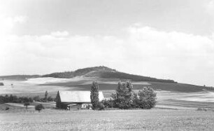 Markersdorf-Friedersdorf. Blick vom Windmühlenberg auf den Schwarzenberg