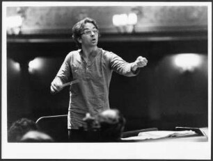 Mark Elder : Portrait des Dirigenten Mark Elder in der Komischen Oper Berlin