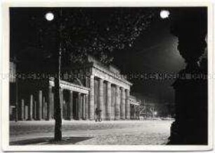 Berlin, Brandenburger Tor bei Nacht