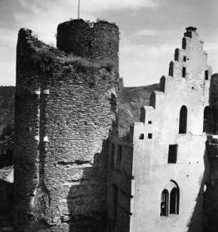 Oberwesel. Schönburg (Ersterwähnung 1149, Ausbau 1301/1400, Zerstörung 1689, Wiederaufbau 1801/1900 und 1901/2000)