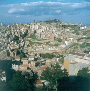 Sizilien. Blick vom Wohnturm Friedrich II auf die Stadt Enna