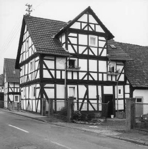 Wehretal, Hauptstraße 10