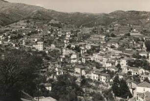 San Remo. Stadtansicht von Süden gegen Ligurische Alpen