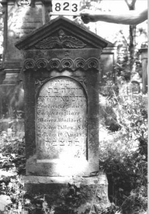 Grabstein 823