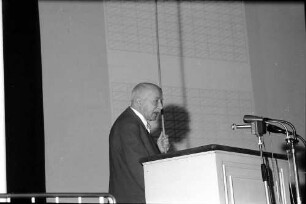 9. Tagung 1959 Physiker: Max v. Laue beim Vortrag