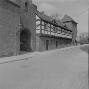 Mauerturm mit "Lindenpforte"