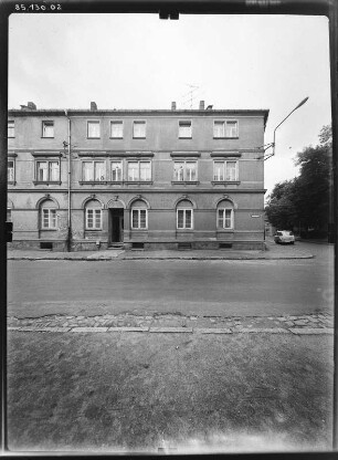 Kamenz, Heinrich-Heine-Straße 4. Wohnhaus (um 1900). Straßenfront (Teilansicht)
