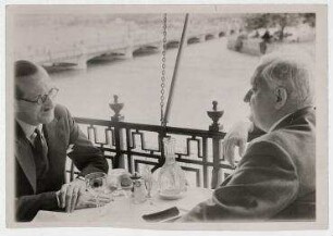 René Massigli und Jules Sauerwein auf dem Balkon des Hotel des Bergues. links: René Massigli, rechts: Jules Sauerwein