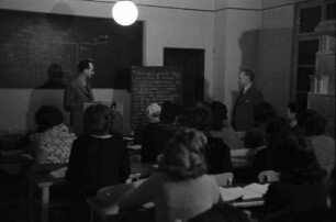 Bukarest: Deutsches Wissenschaftliches Institut, Klasse mit Dr. Steuber