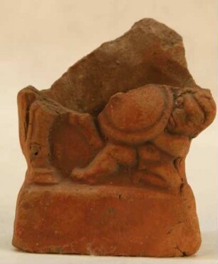 Bes oder Horus zu Pferde im Kampf gegen einen am Boden liegenden Feind
