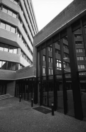Freiburg: Oberpostdirektion; Berliner Allee; Fassaden im Lichthof