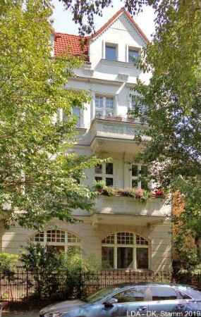 Mietshaus & Einfriedung; Berlin, Treptow-Köpenick